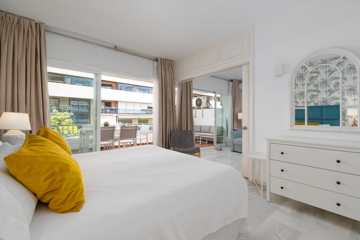 1 Bed Middle Floor Apartment in The Golden Mile