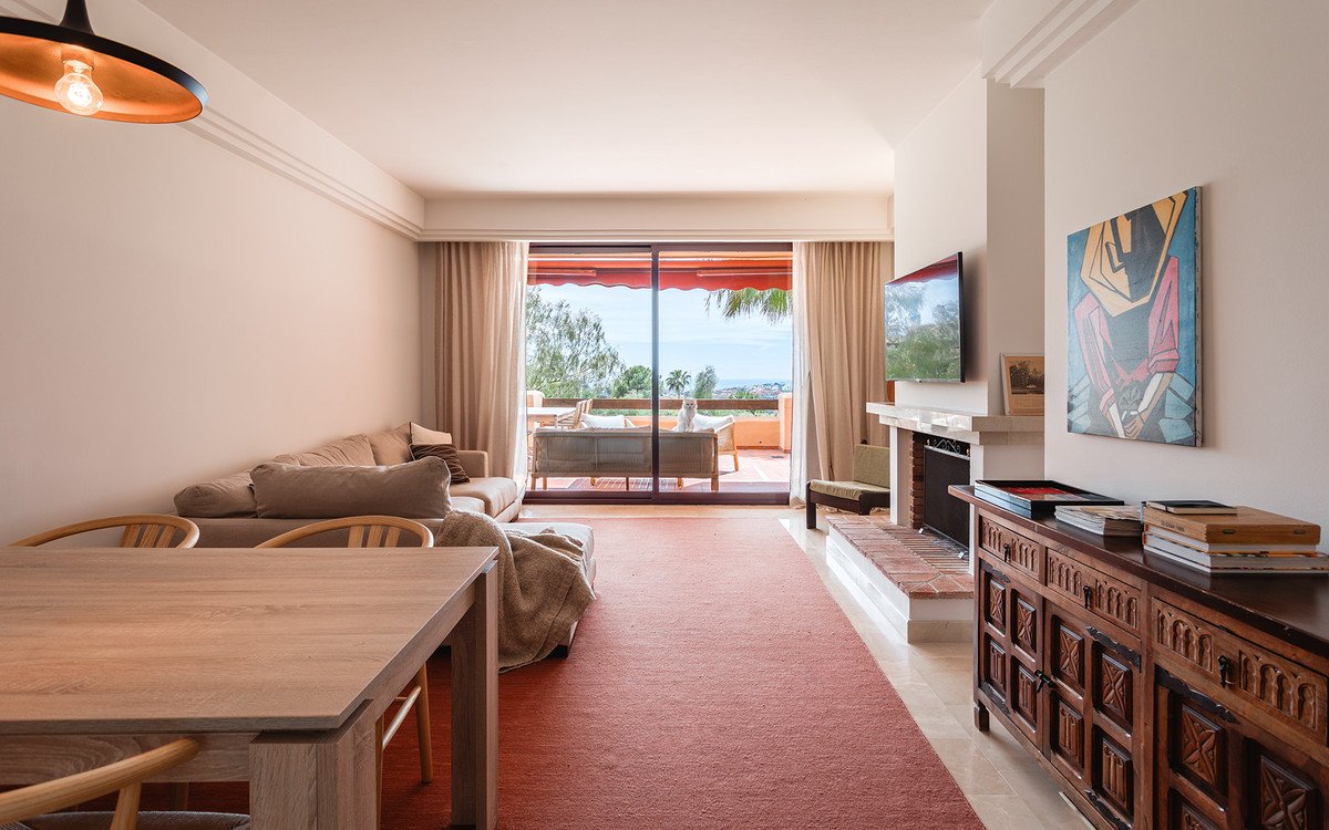2 Bed Middle Floor Apartment in Benahavís