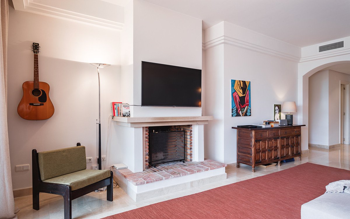 2 Bed Middle Floor Apartment in Benahavís