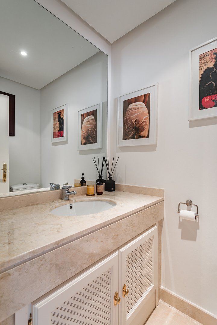 2 Bed Middle Floor Apartment in Benahavís