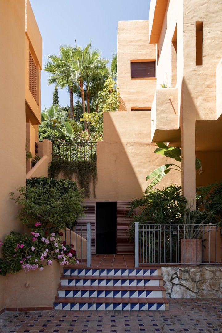 2 Bed Middle Floor Apartment in Benahavís