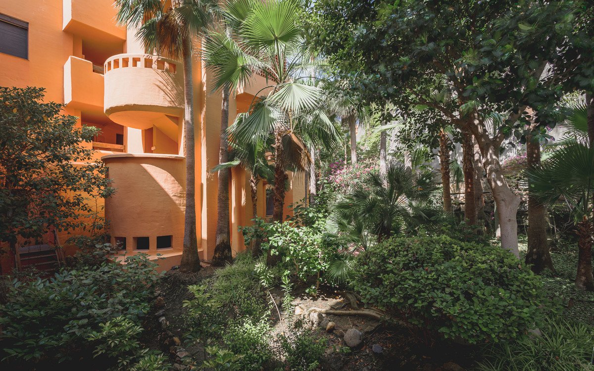 2 Bed Middle Floor Apartment in Benahavís