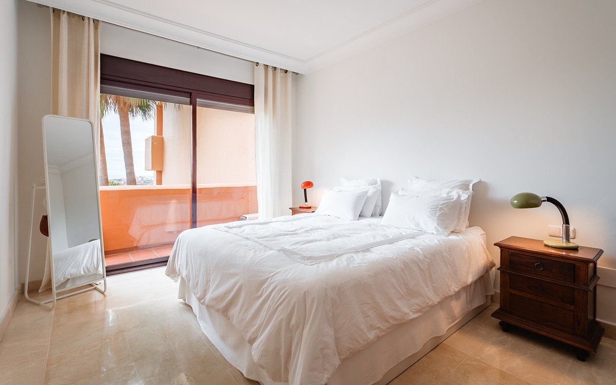 2 Bed Middle Floor Apartment in Benahavís
