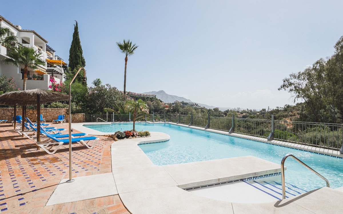 2 Bed Middle Floor Apartment in Benahavís