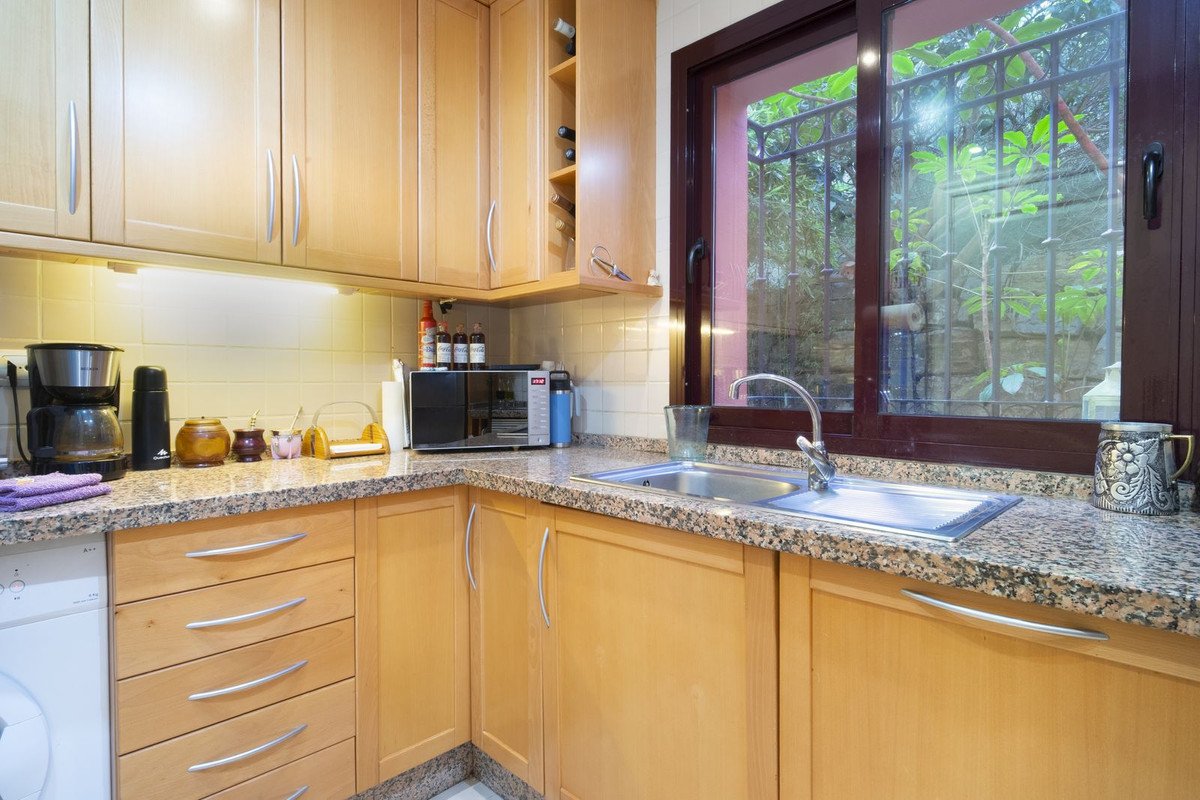 2 Bed Ground Floor Apartment in Los Almendros