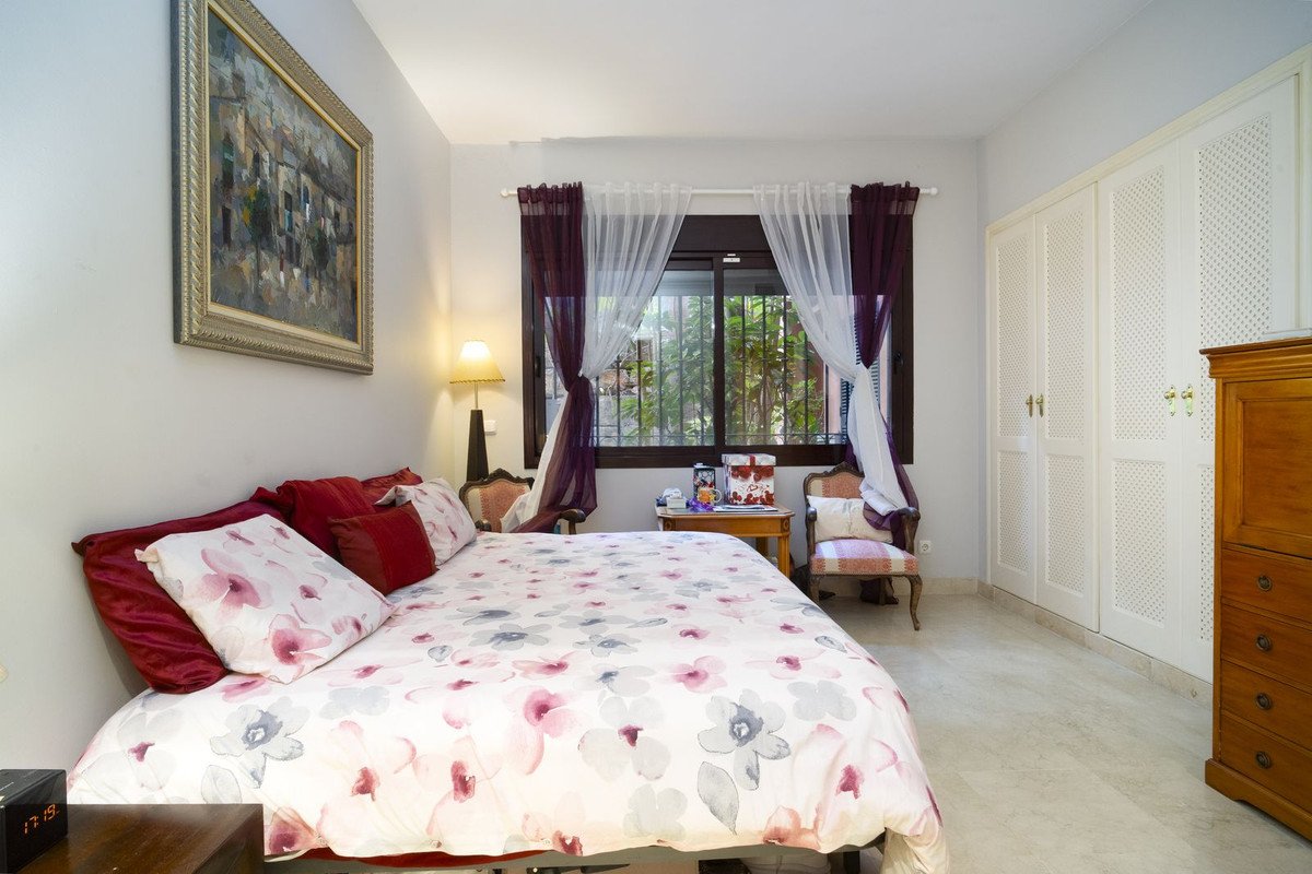 2 Bed Ground Floor Apartment in Los Almendros