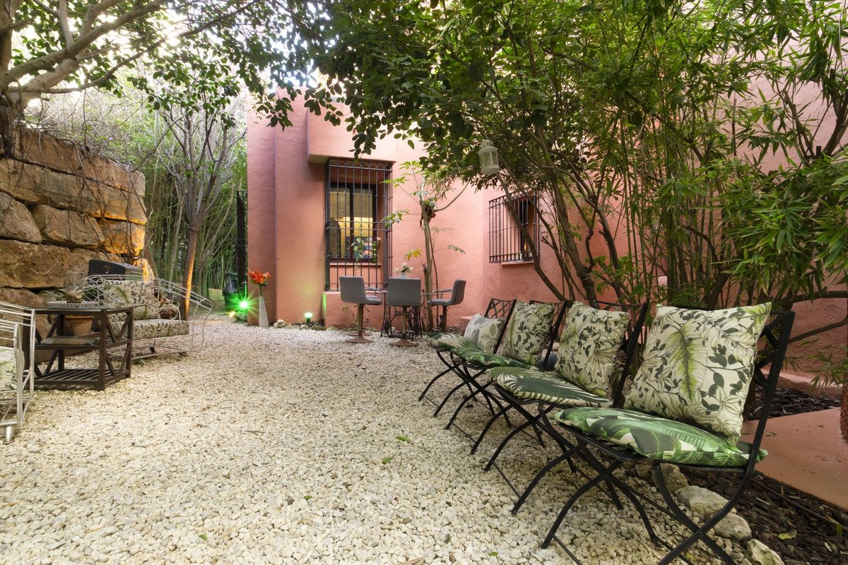 2 Bed Ground Floor Apartment in Los Almendros