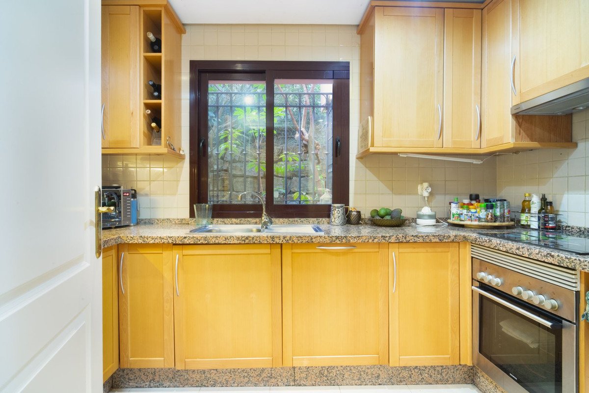 2 Bed Ground Floor Apartment in Los Almendros