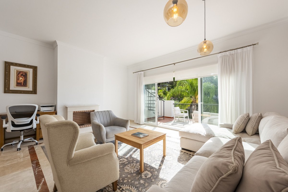 2 Bed Penthouse Duplex in Benahavís