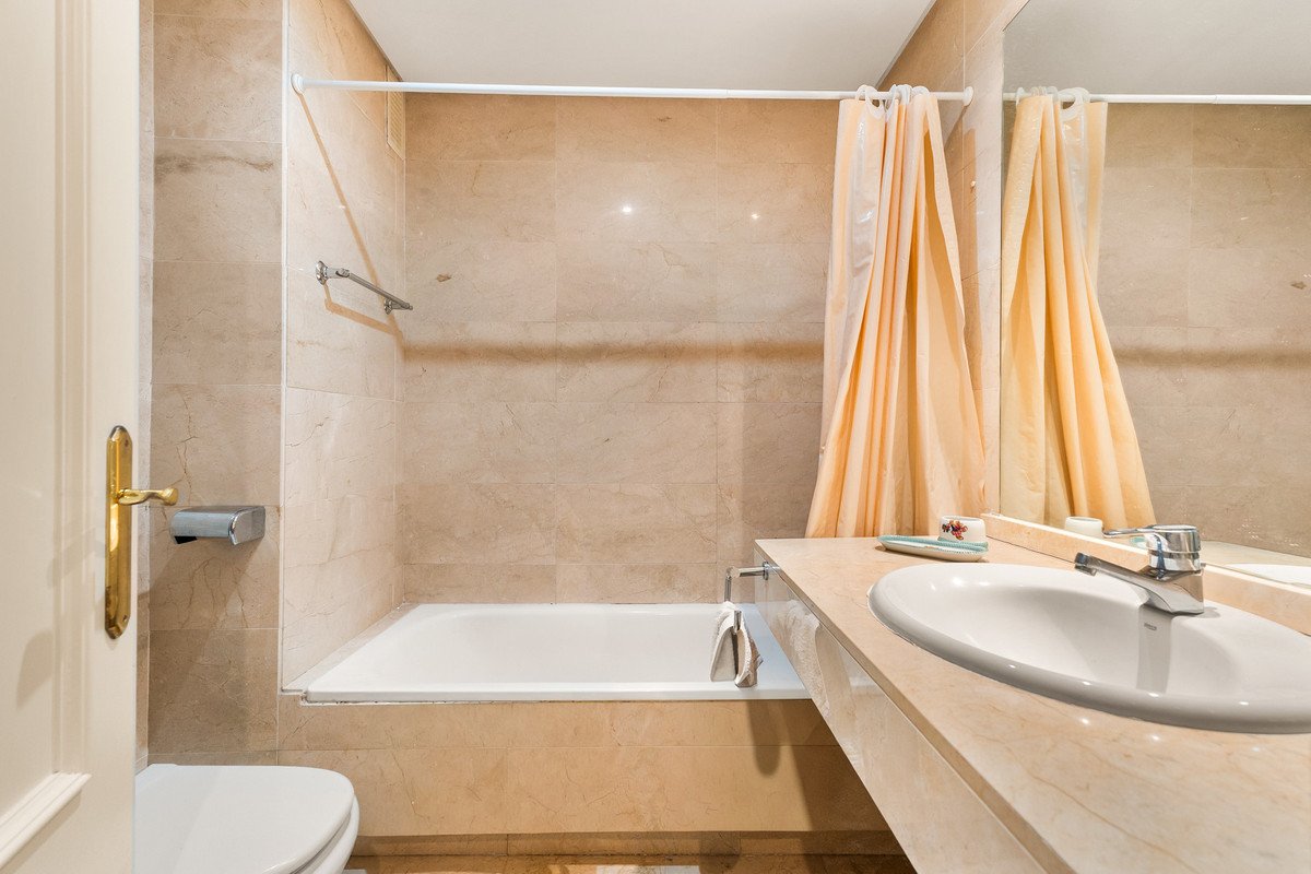 4 Bed Penthouse Duplex in Guadalmina Baja