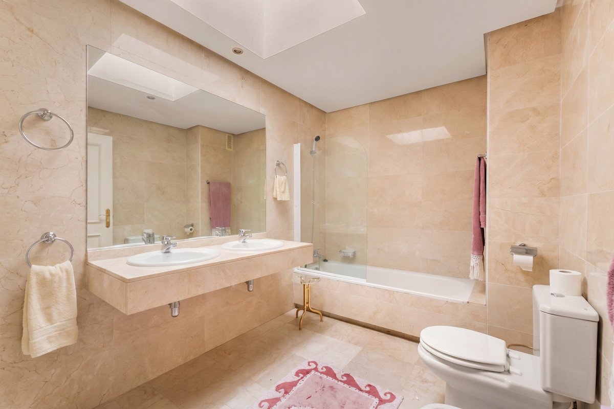 4 Bed Penthouse Duplex in Guadalmina Baja