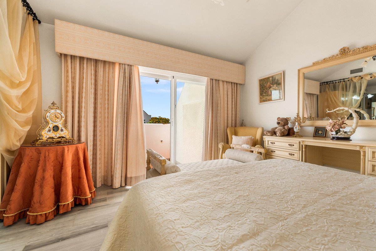 4 Bed Penthouse Duplex in Guadalmina Baja