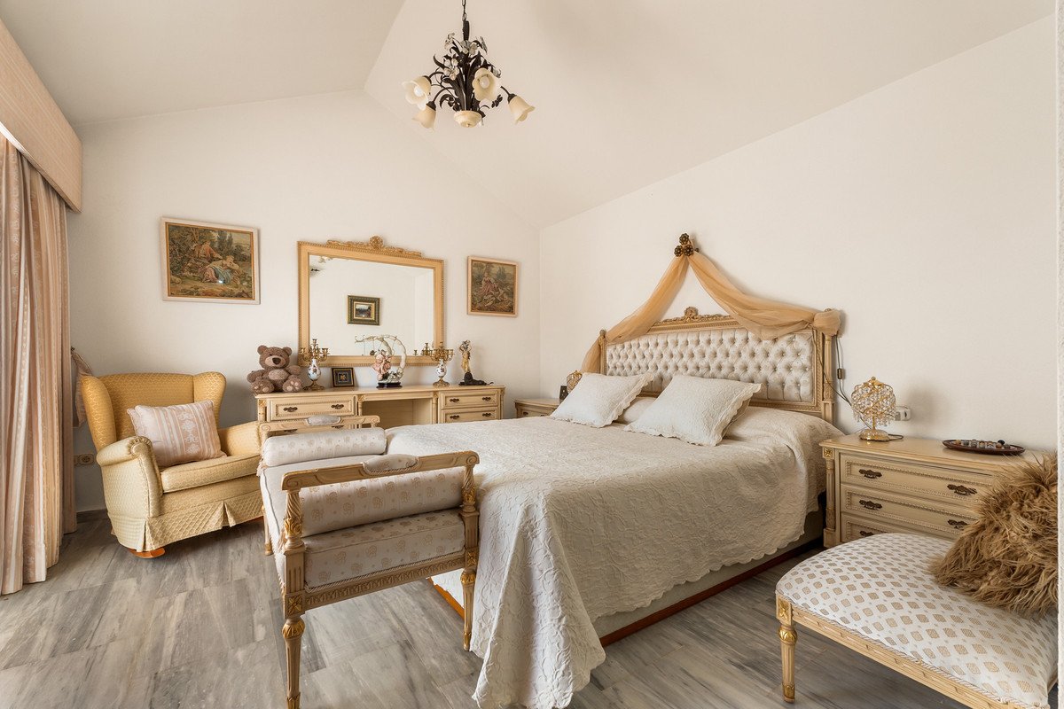 4 Bed Penthouse Duplex in Guadalmina Baja