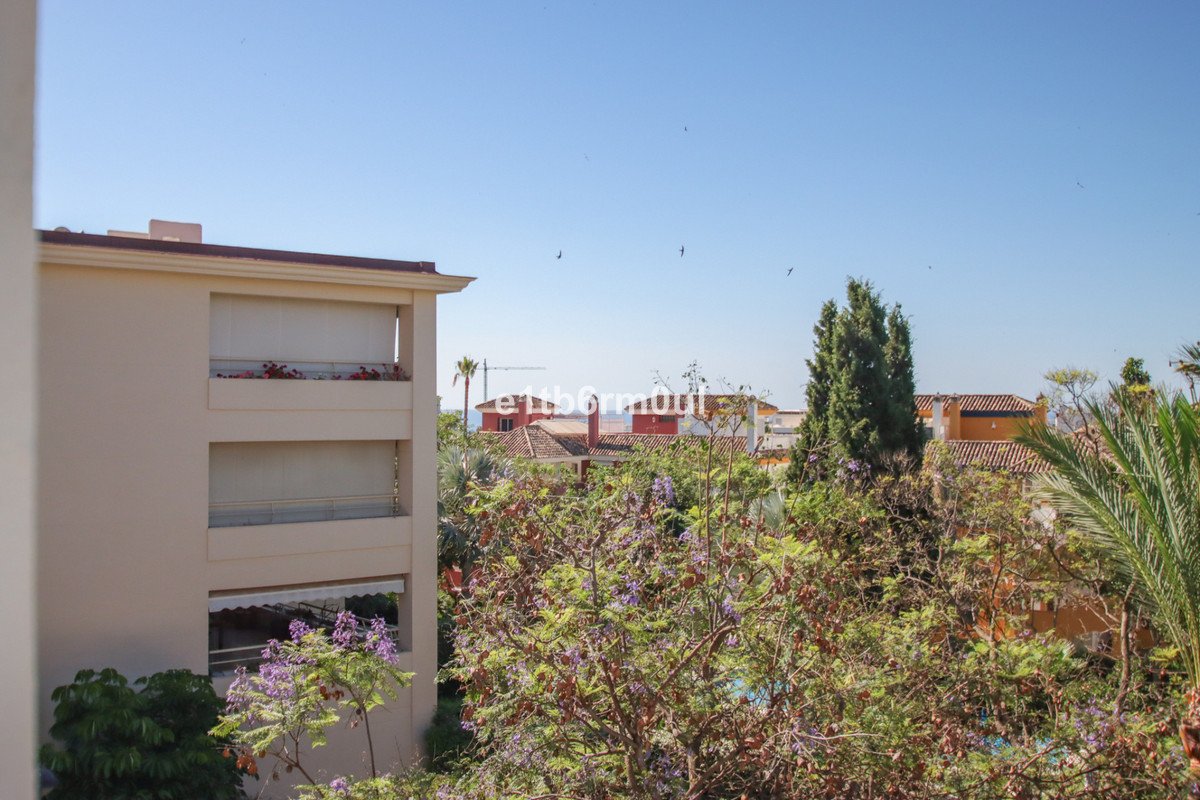 3 Bed Middle Floor Apartment in The Golden Mile