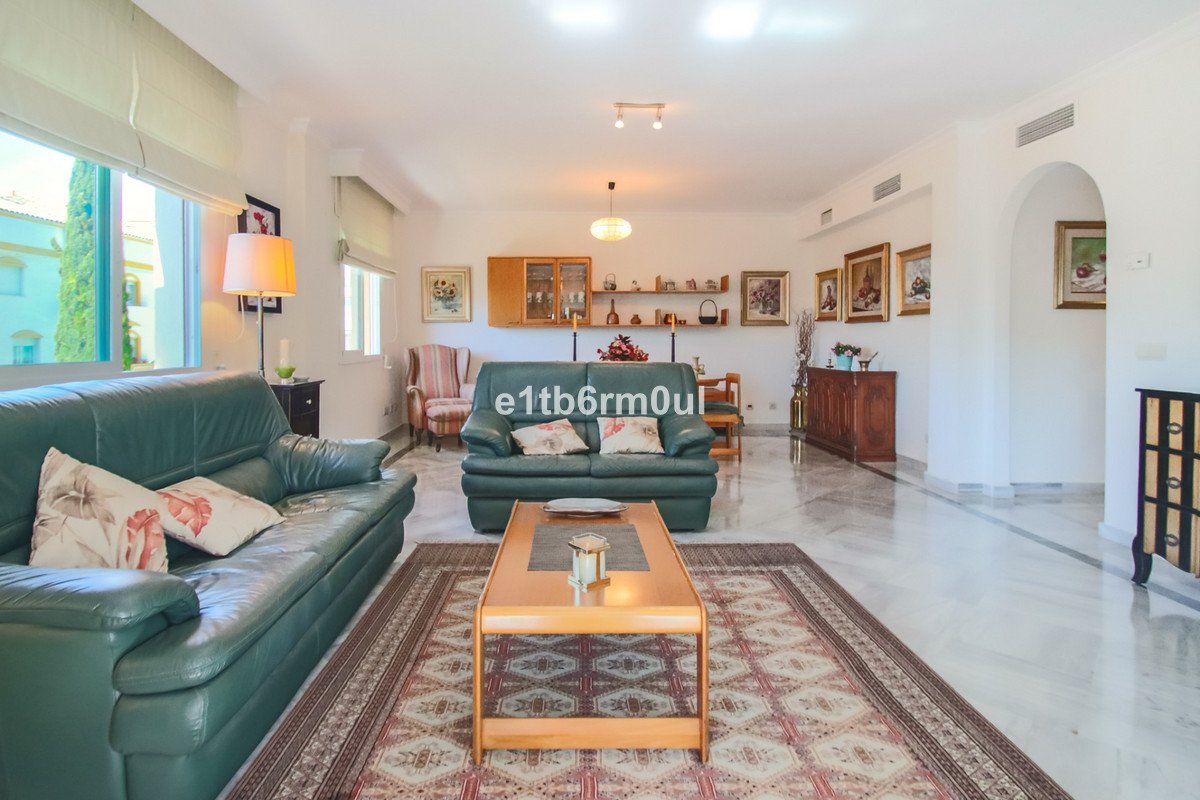 3 Bed Middle Floor Apartment in The Golden Mile