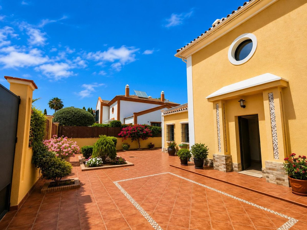 5 Bed Detached Villa in Guadalmina Alta