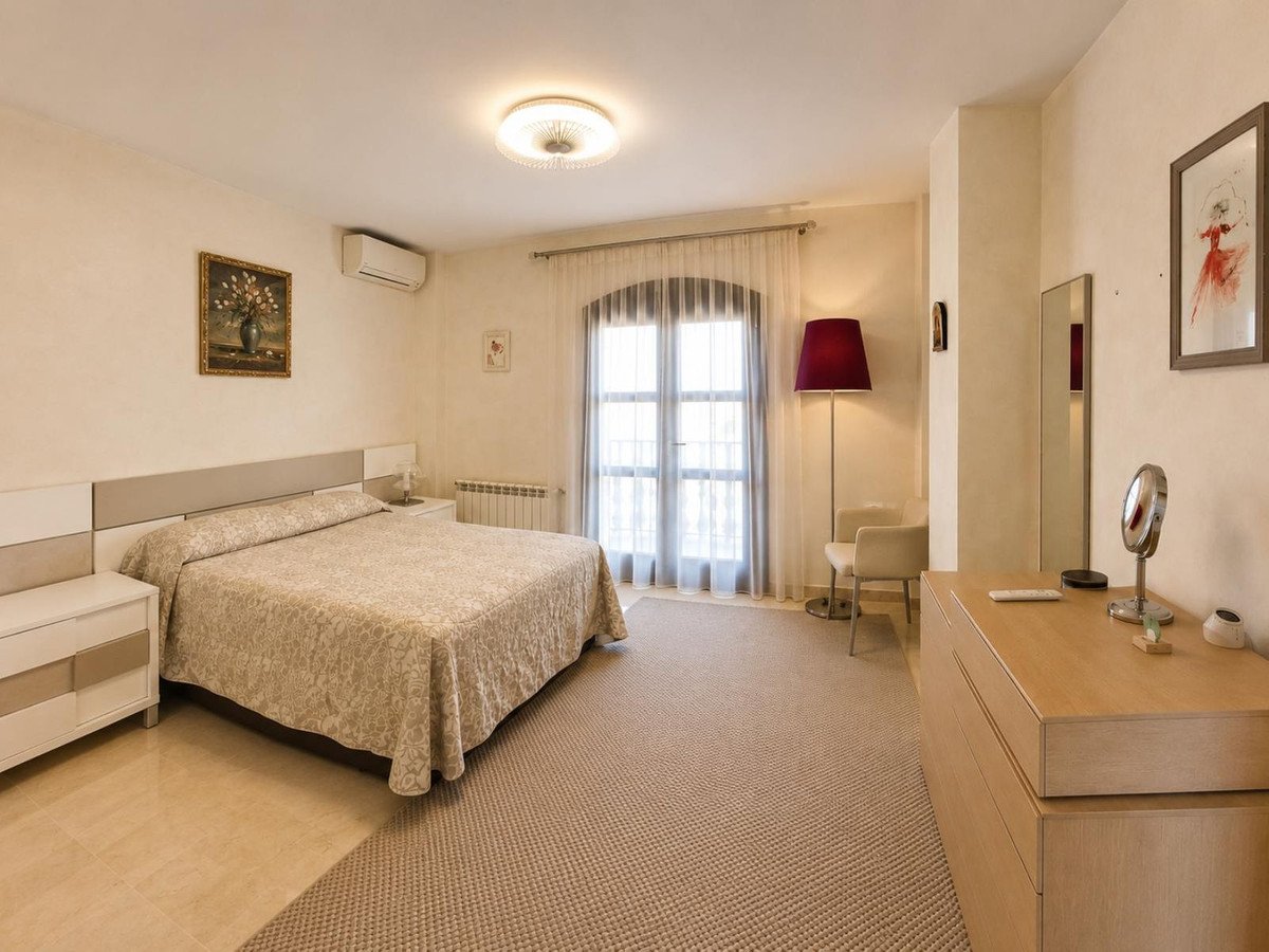 5 Bed Detached Villa in Guadalmina Alta
