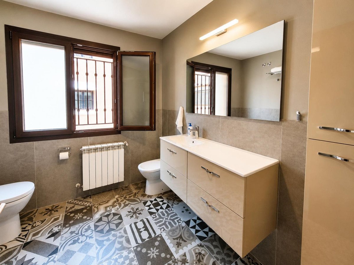 5 Bed Detached Villa in Guadalmina Alta
