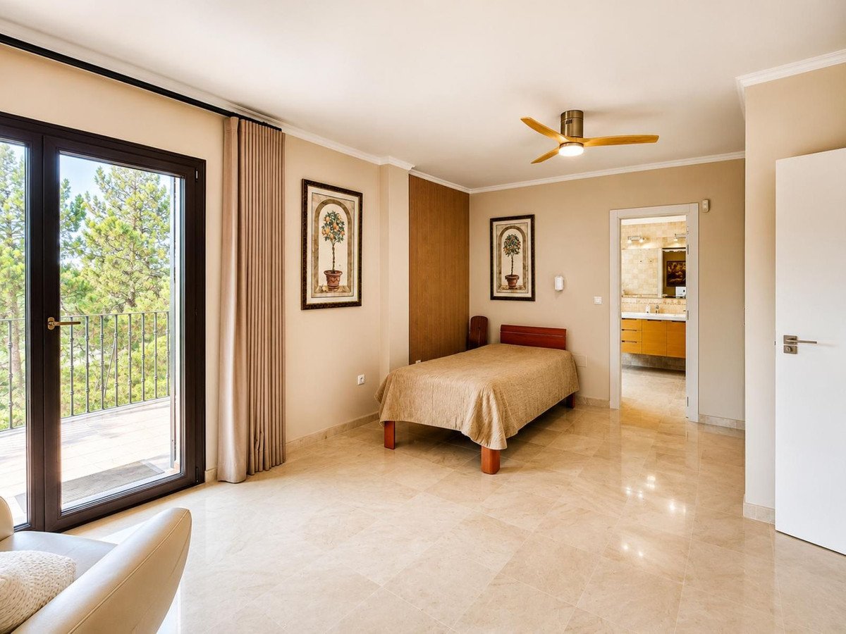 5 Bed Detached Villa in Guadalmina Alta
