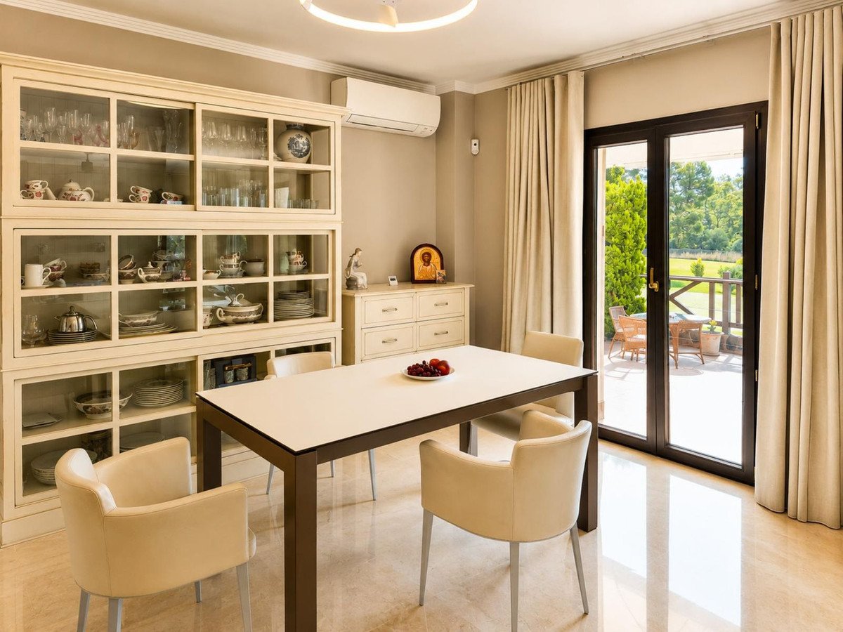 5 Bed Detached Villa in Guadalmina Alta