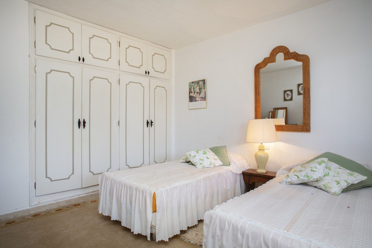 4 Bed Detached Villa in Guadalmina Baja