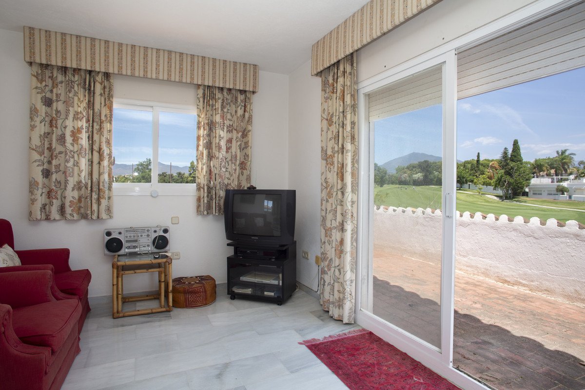 4 Bed Detached Villa in Guadalmina Baja