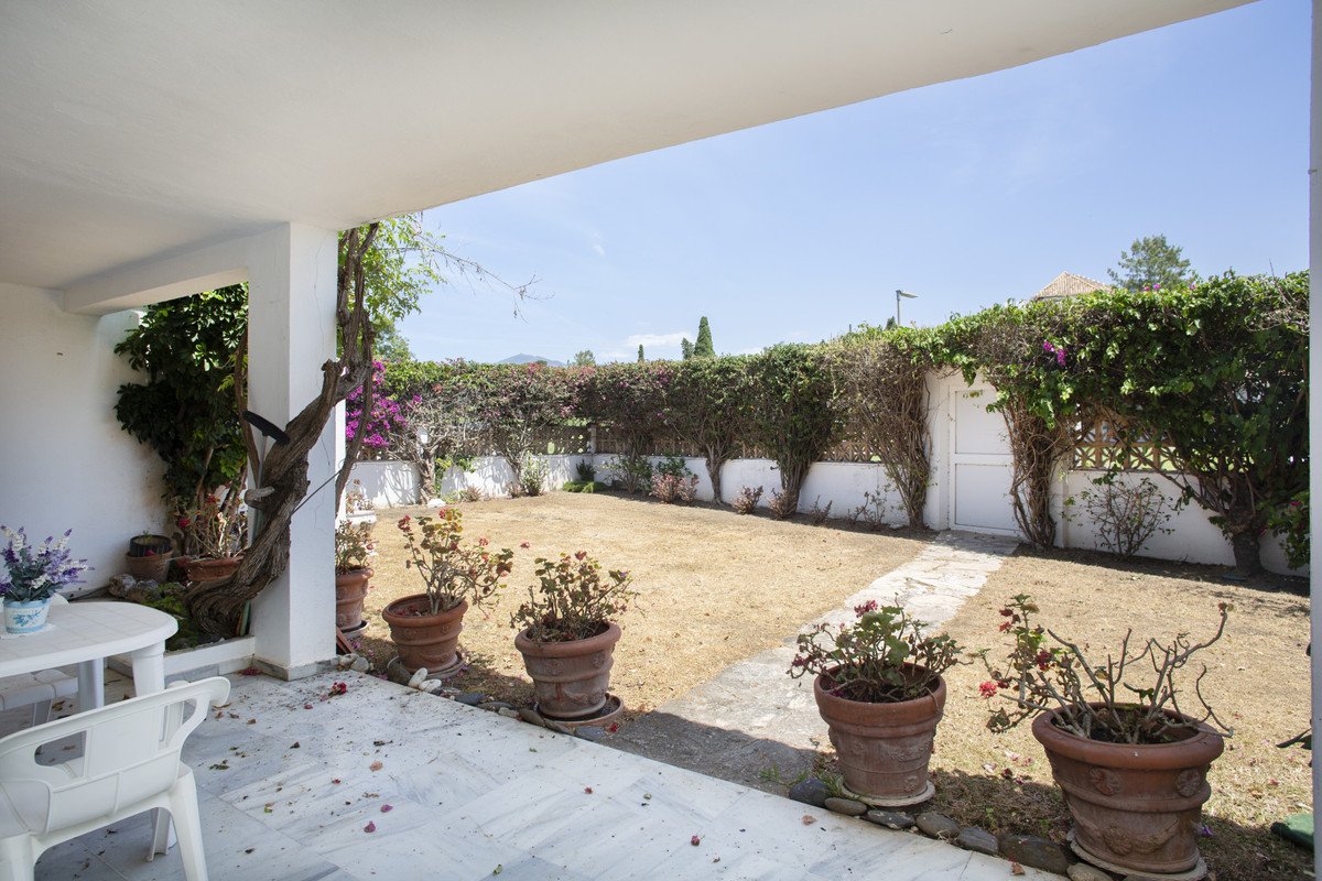 4 Bed Detached Villa in Guadalmina Baja