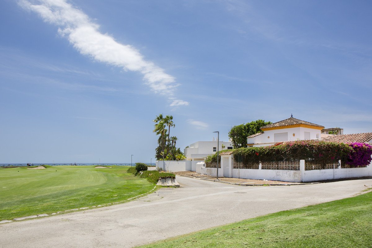 4 Bed Detached Villa in Guadalmina Baja