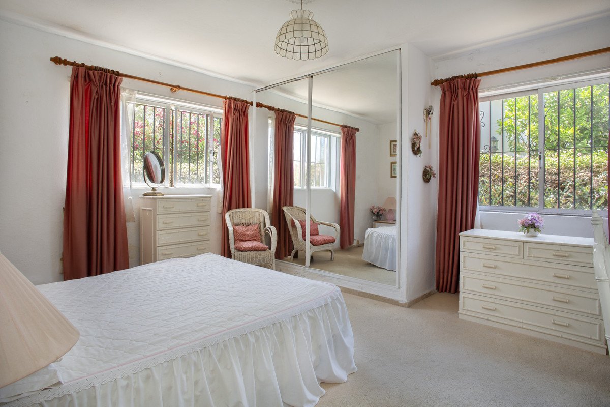 4 Bed Detached Villa in Guadalmina Baja