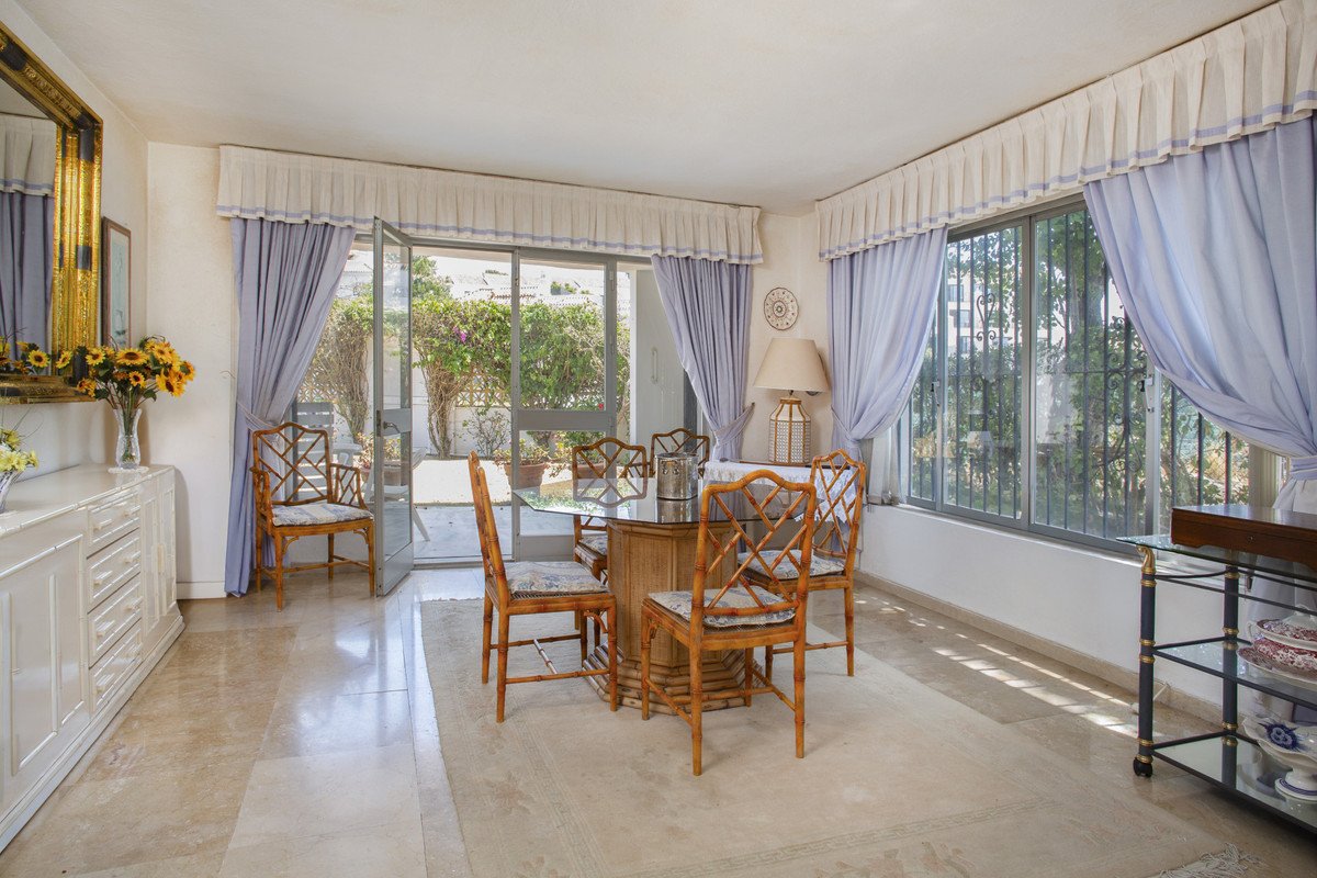 4 Bed Detached Villa in Guadalmina Baja