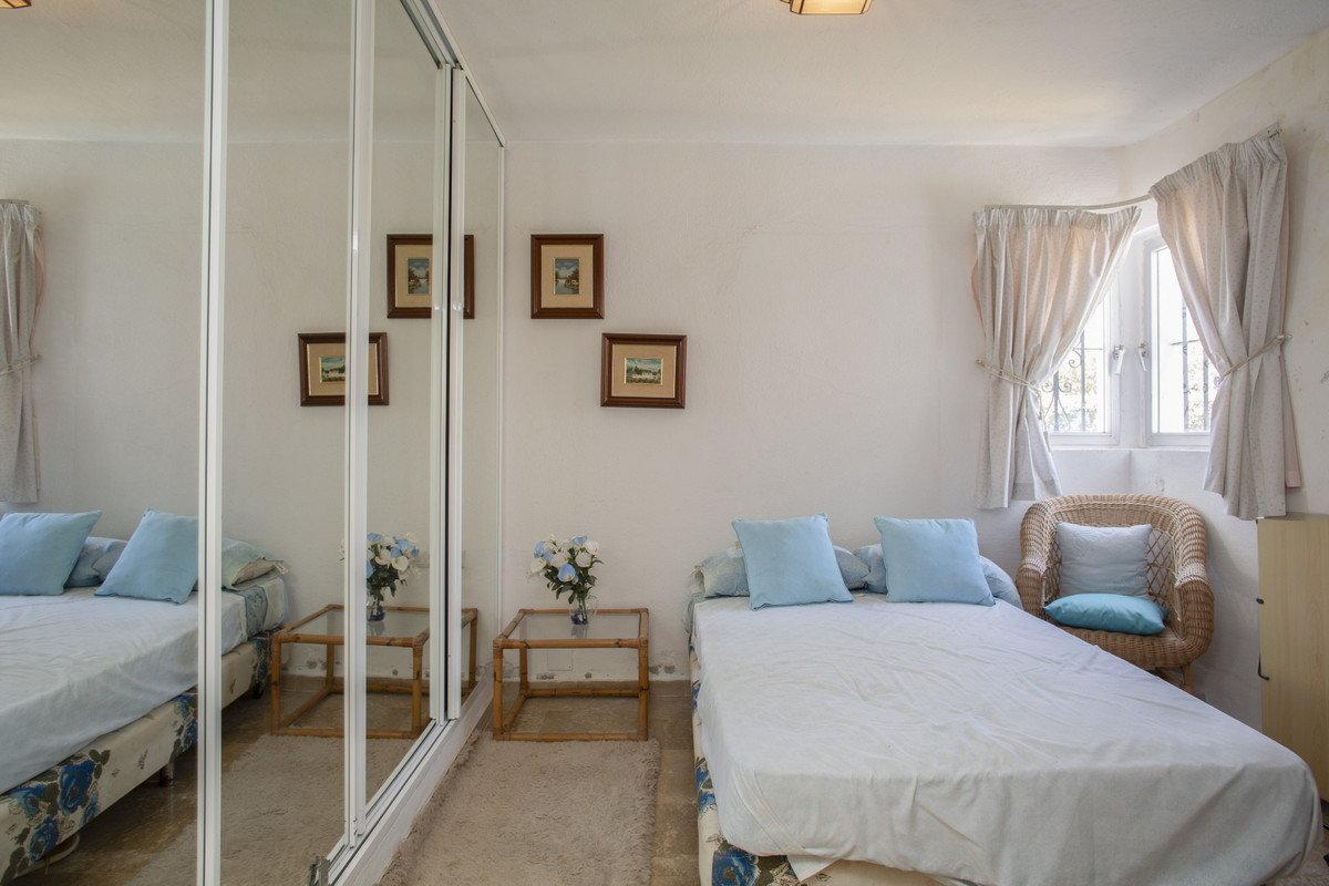 4 Bed Detached Villa in Guadalmina Baja