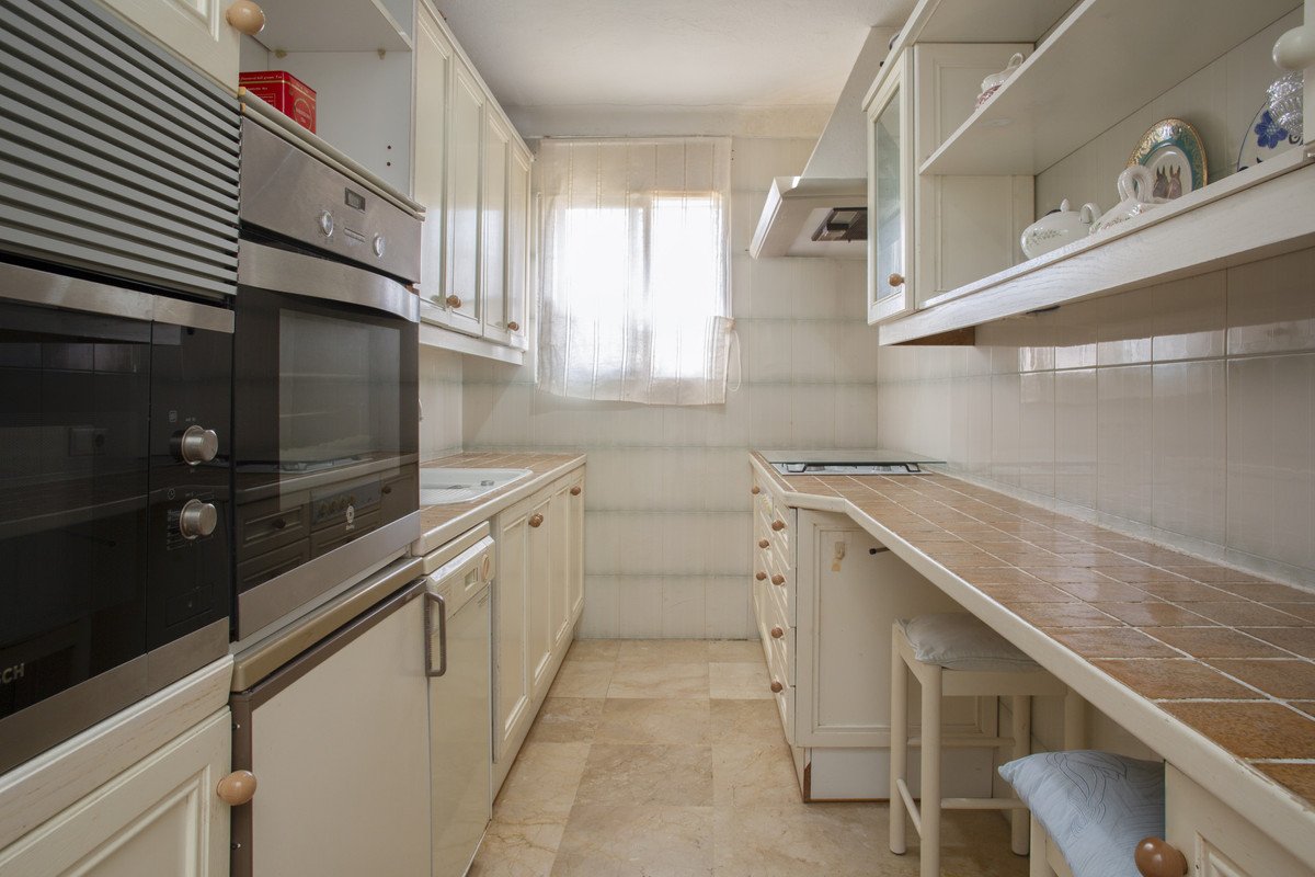 4 Bed Detached Villa in Guadalmina Baja
