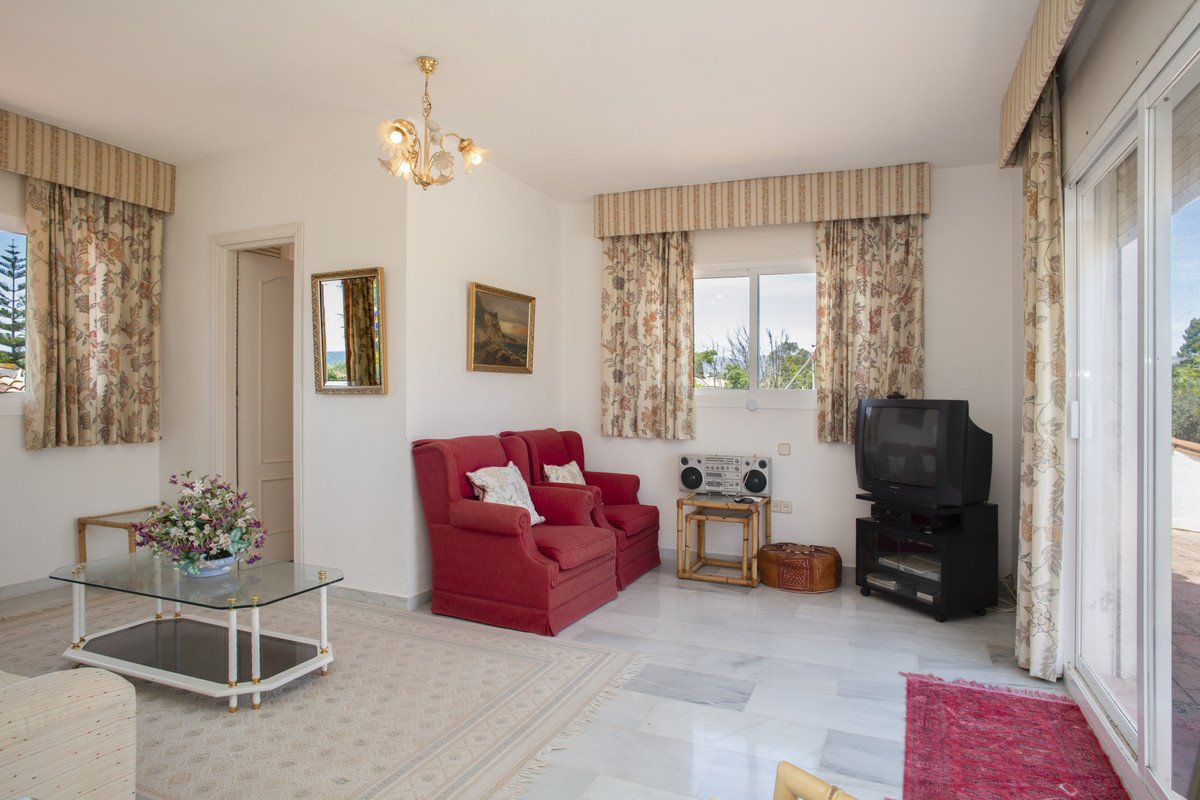 4 Bed Detached Villa in Guadalmina Baja