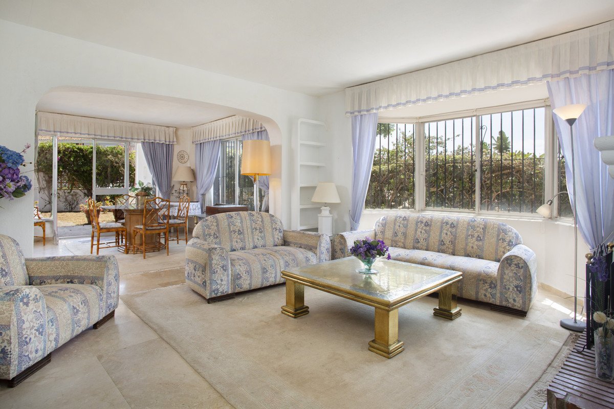 4 Bed Detached Villa in Guadalmina Baja