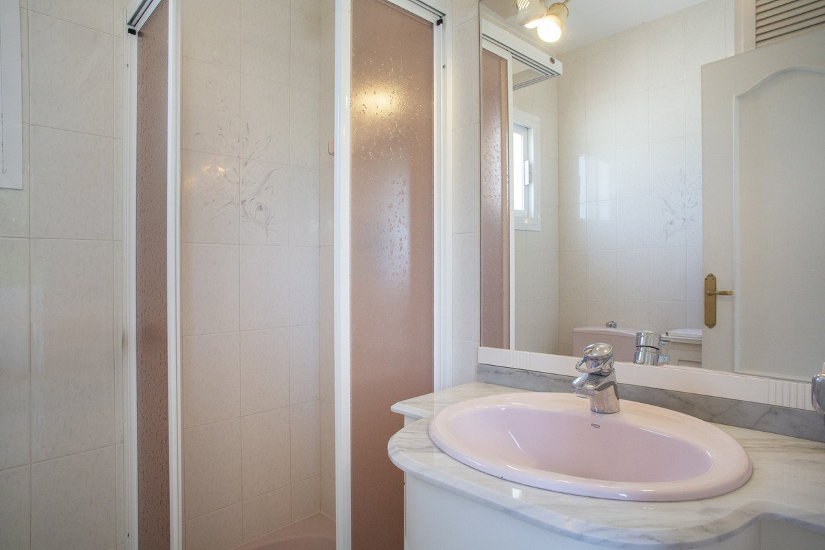 4 Bed Detached Villa in Guadalmina Baja