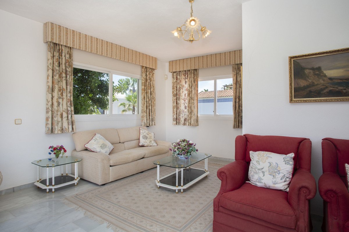 4 Bed Detached Villa in Guadalmina Baja