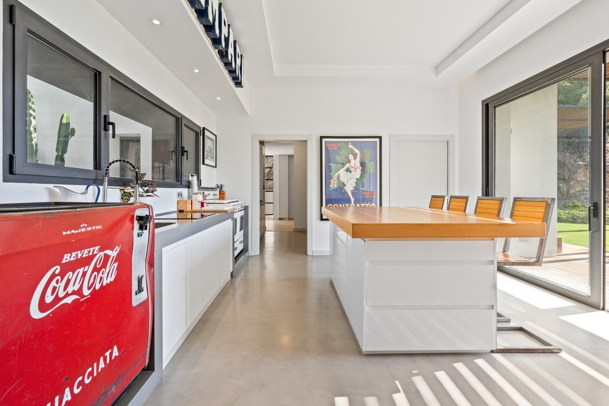 6 Bed Detached Villa in El Madroñal