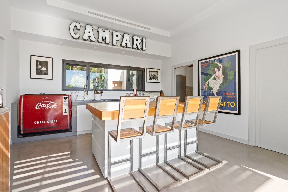 6 Bed Detached Villa in El Madroñal