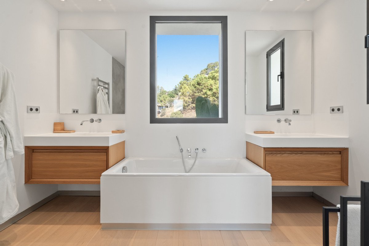 6 Bed Detached Villa in El Madroñal