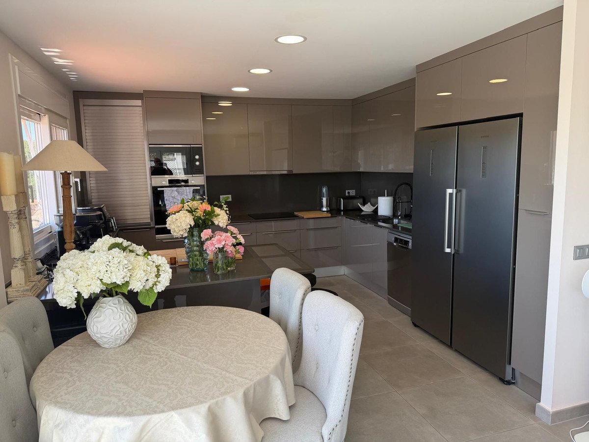 2 Bed Penthouse in Benahavís