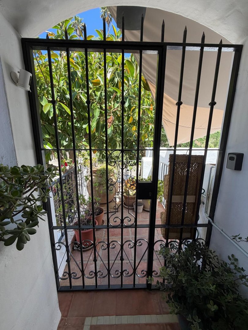2 Bed Penthouse in Benahavís
