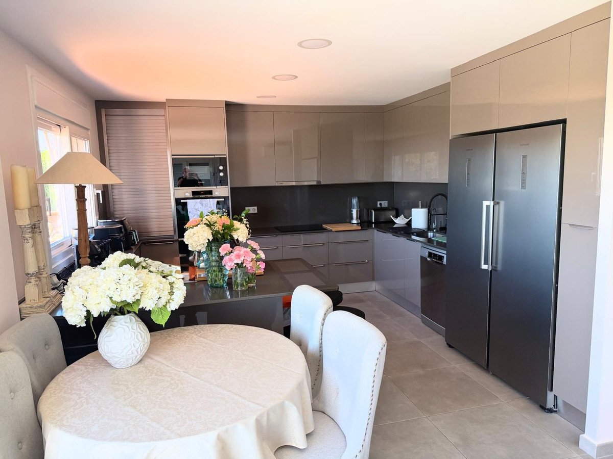 2 Bed Penthouse in Benahavís