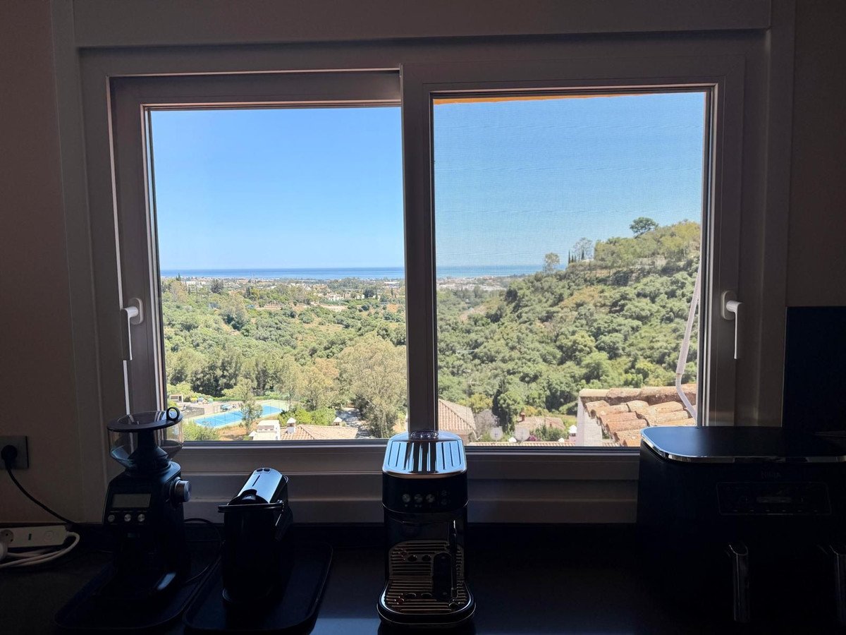 2 Bed Penthouse in Benahavís