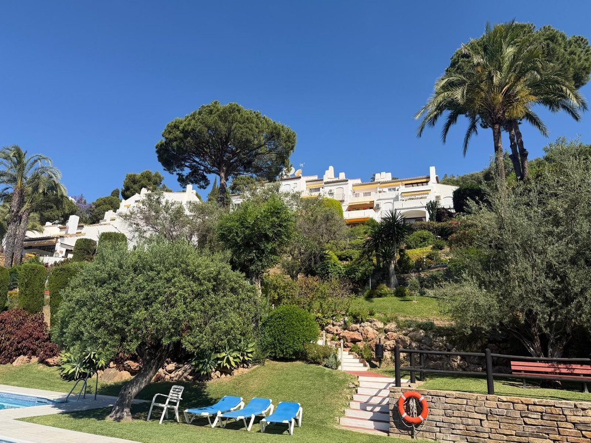 2 Bed Penthouse in Benahavís