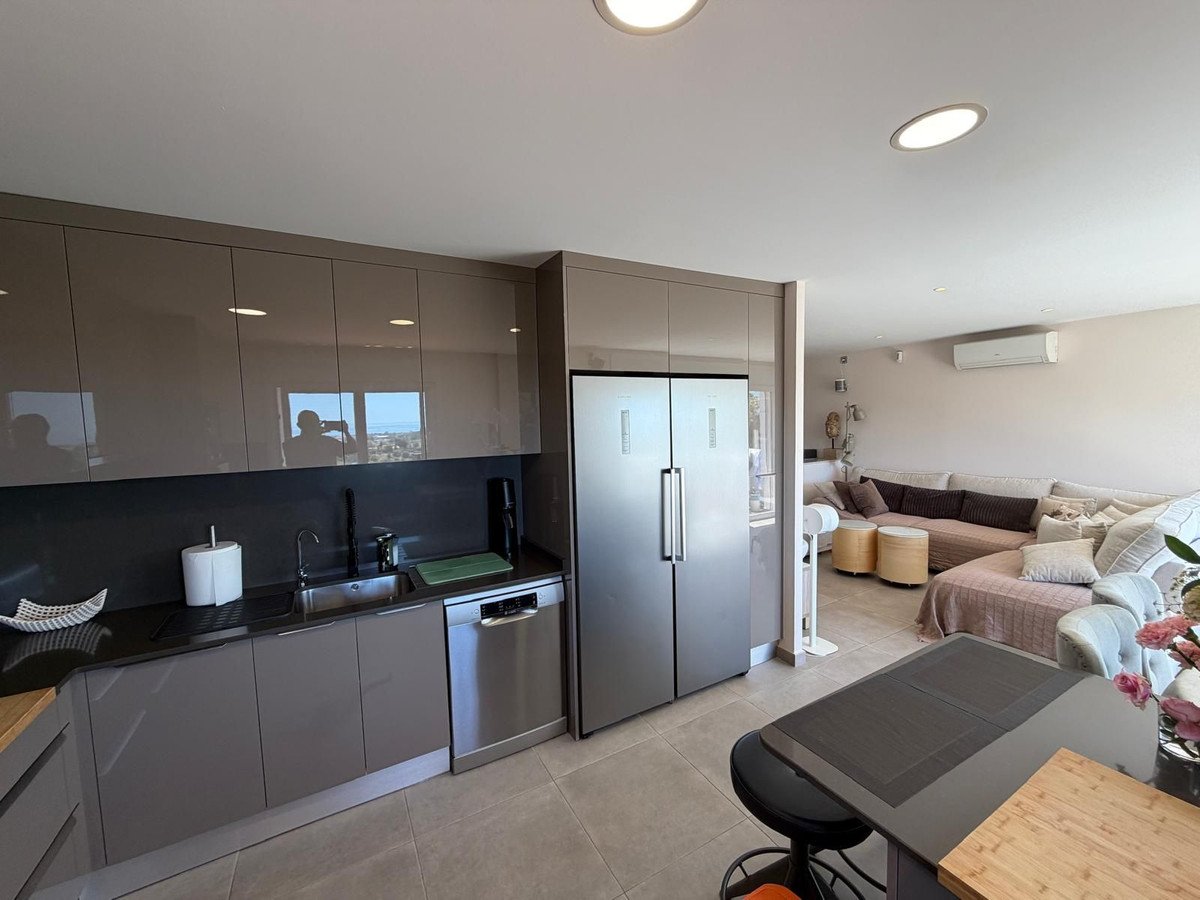 2 Bed Penthouse in Benahavís