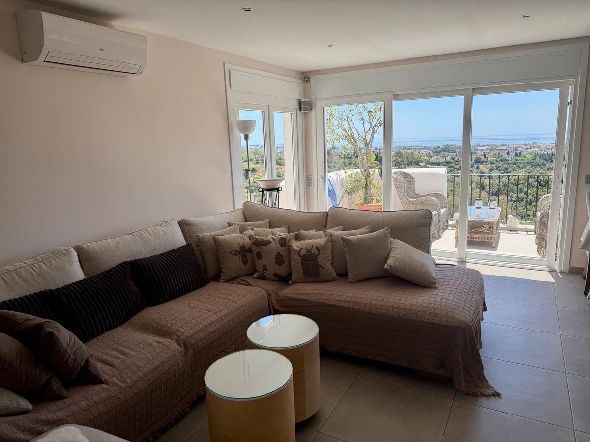 2 Bed Penthouse in Benahavís