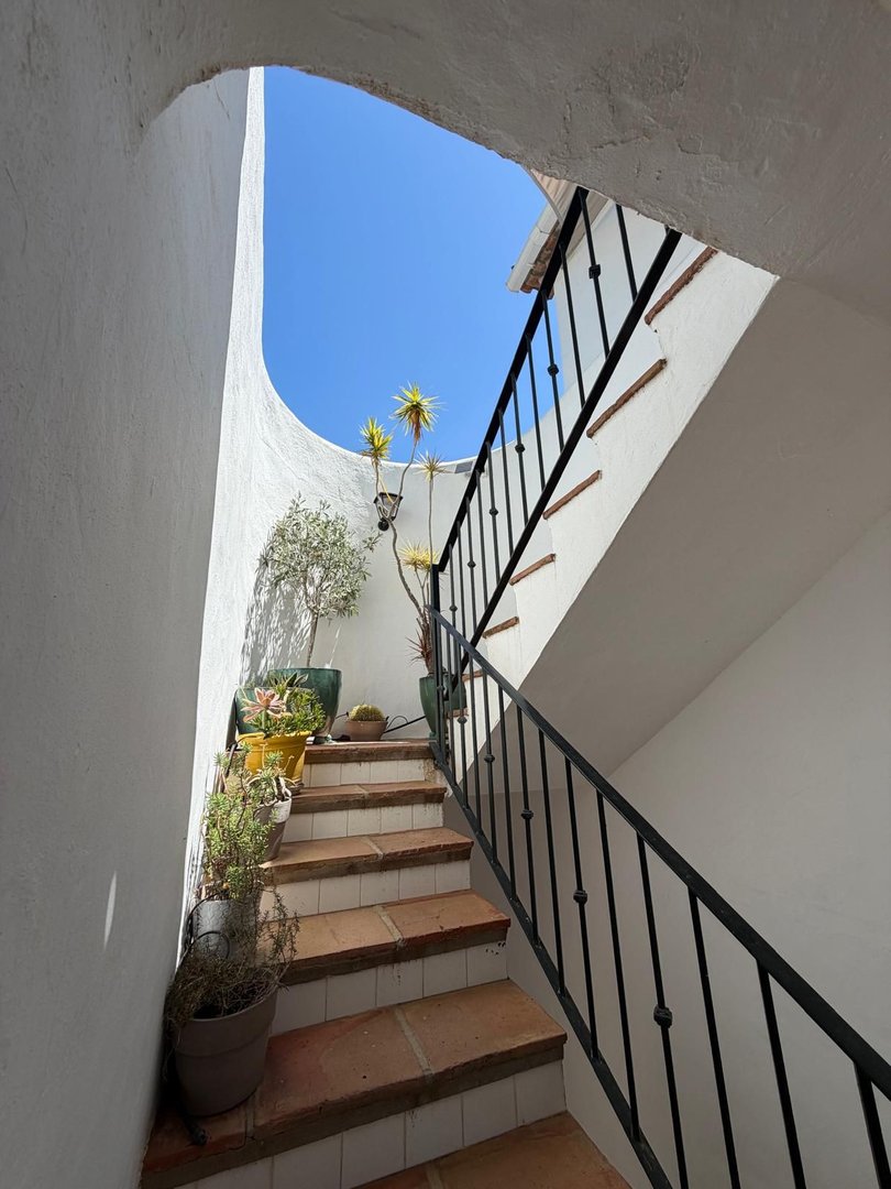 2 Bed Penthouse in Benahavís