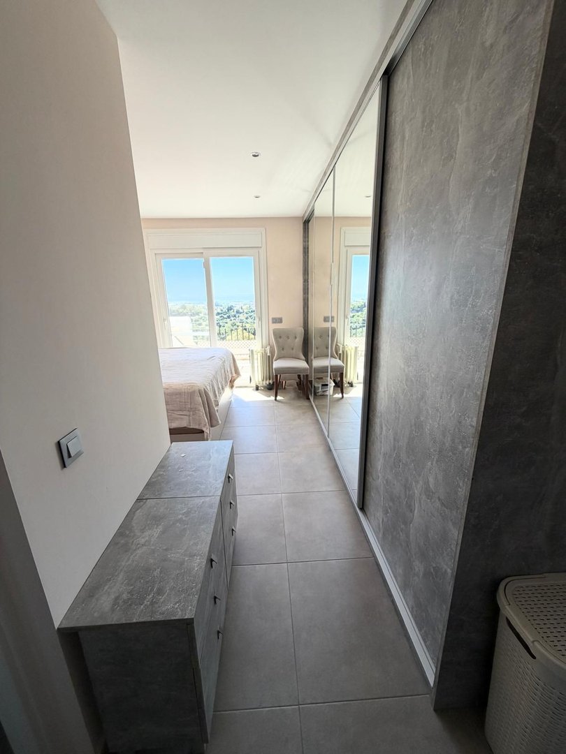 2 Bed Penthouse in Benahavís