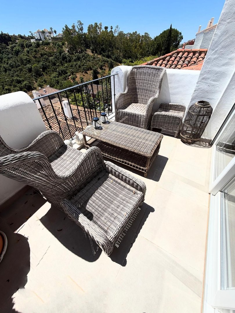 2 Bed Penthouse in Benahavís