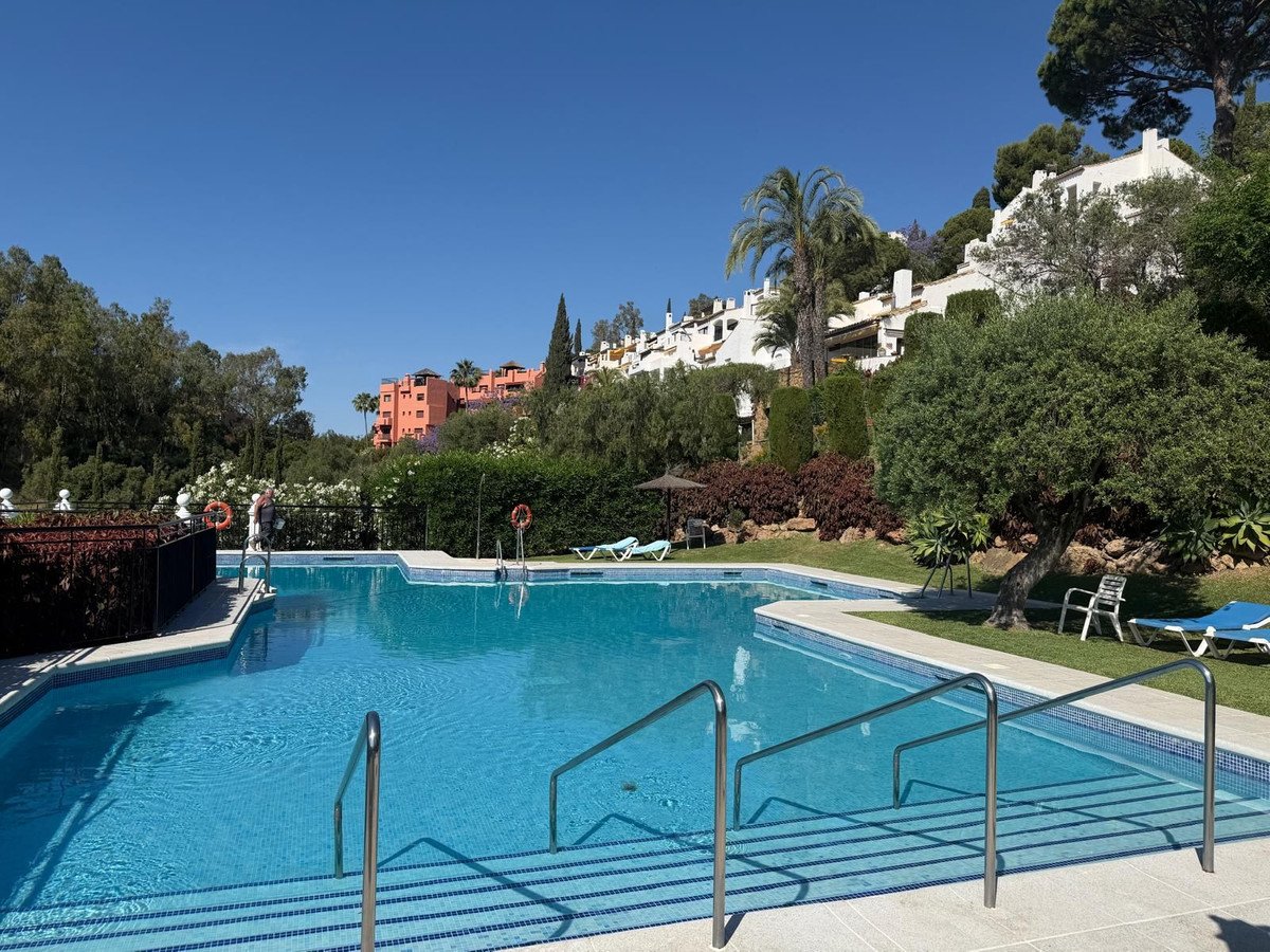 2 Bed Penthouse in Benahavís